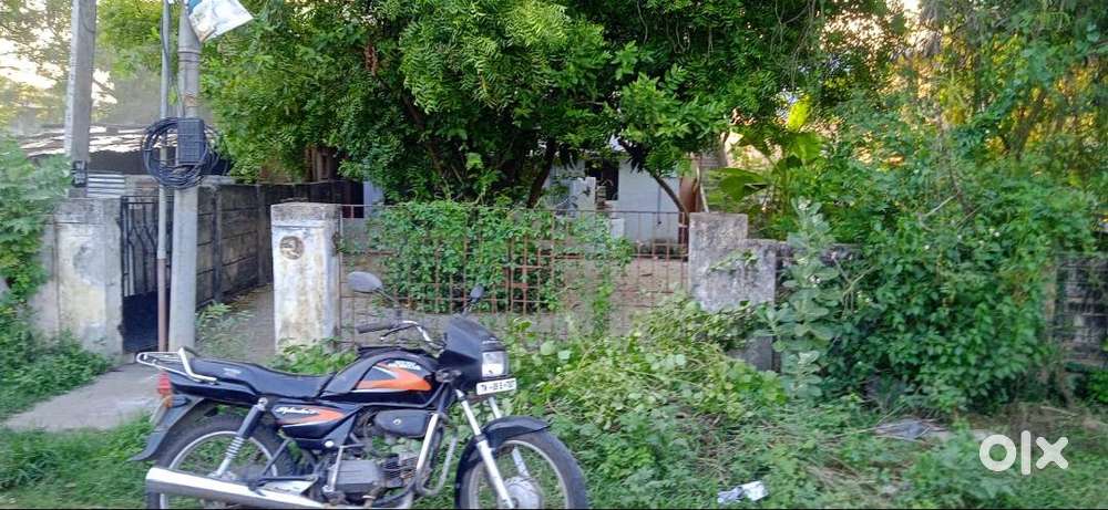 Guduvancheri - Land with Building for sale.