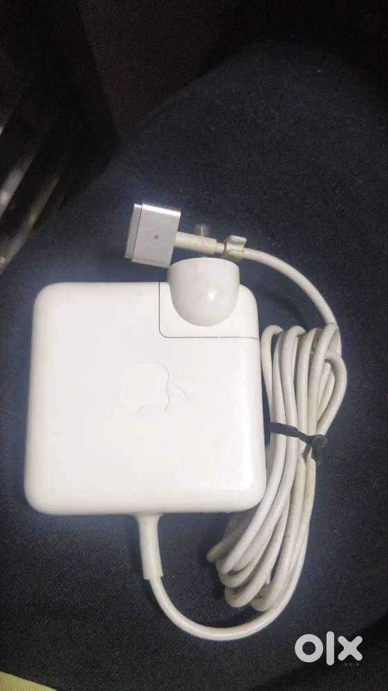 Macbook charger orginal.