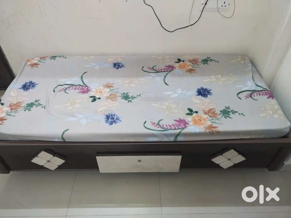 સિંગલ બેડ સેટી