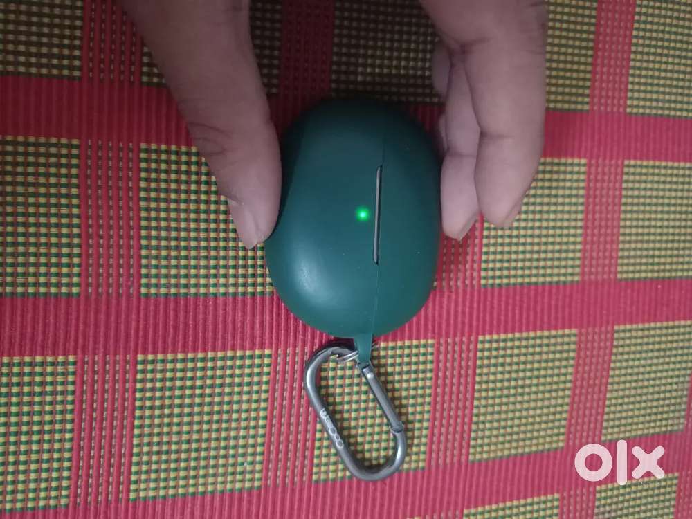 Realme Airbuds 6 pro along with case