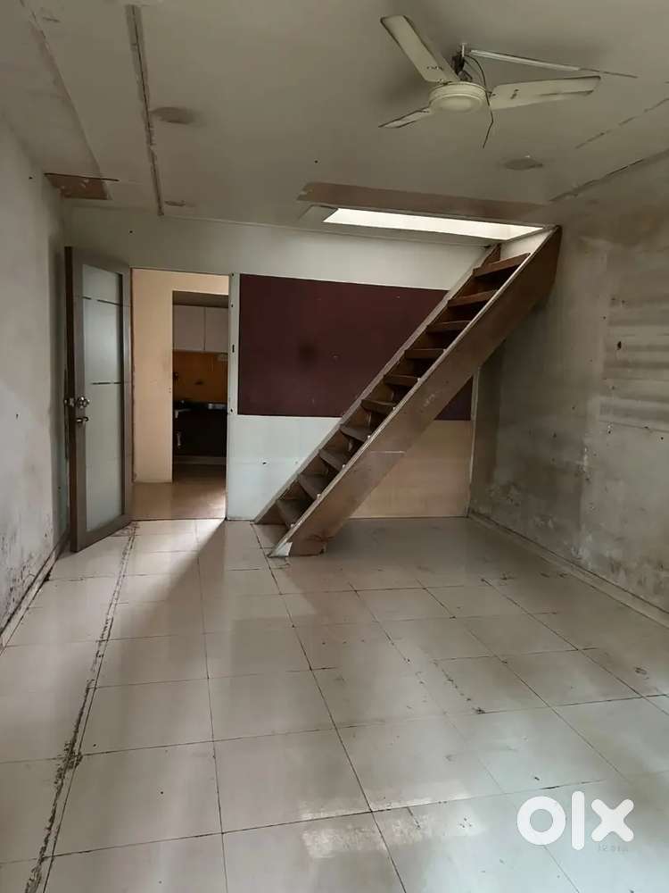 Shops on rent on Karve road near Nal Stop Metro Station.