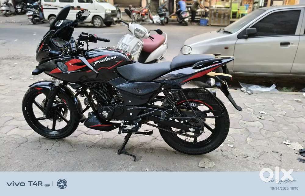 Bajaj Pulsar 220 Fi Abs (2021)