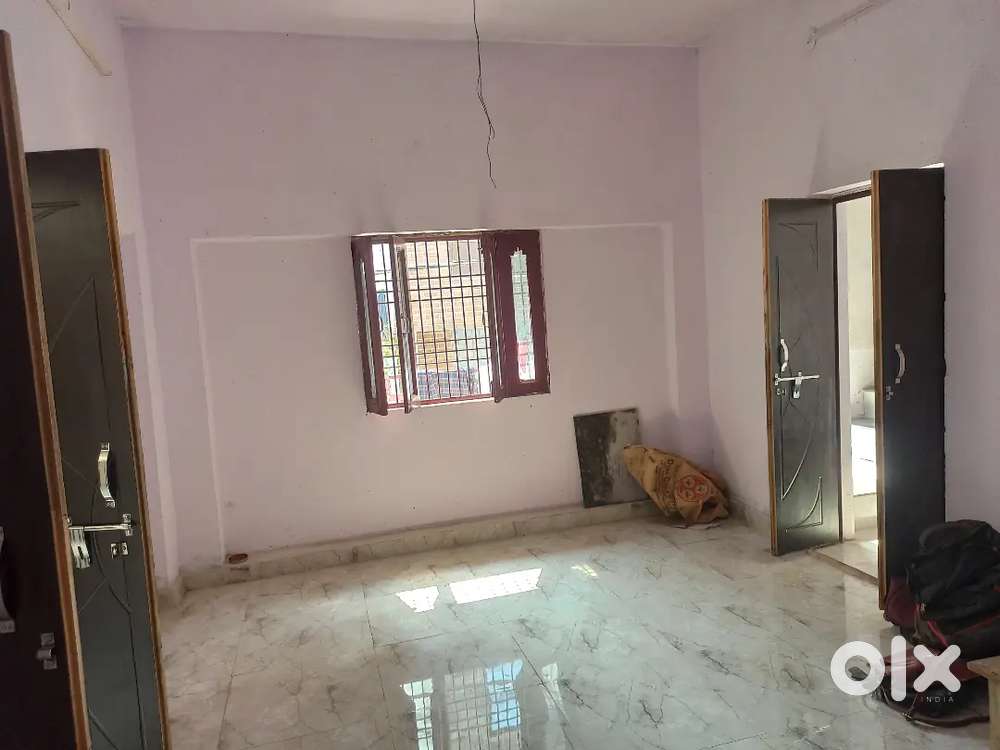 1 Big room 10×12 sqft with extra space for small or medium families