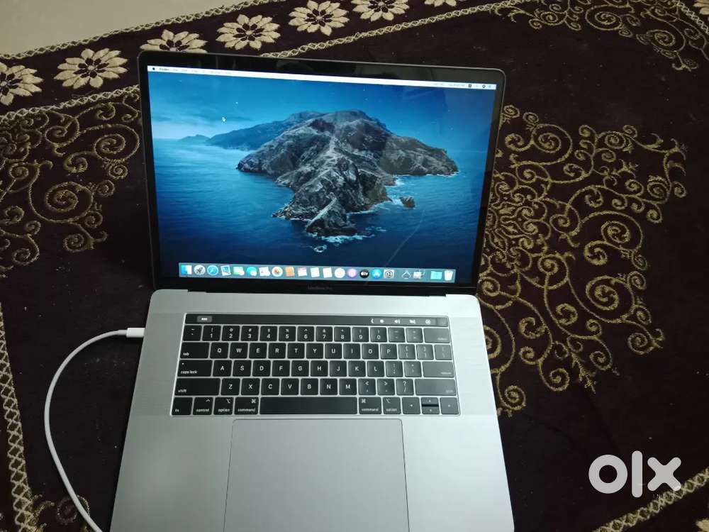 MACBOOK PRO EARLY CORE I7 WITH 4 GB GRAPHICS IN A++ CONDITION