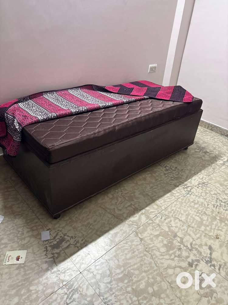 Single Diwan With Box