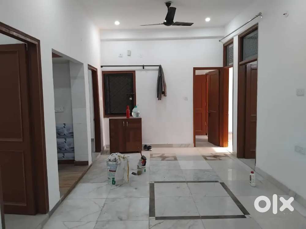 3 BHK SEMI FURNISH FLAT FOR RENT NOIDA