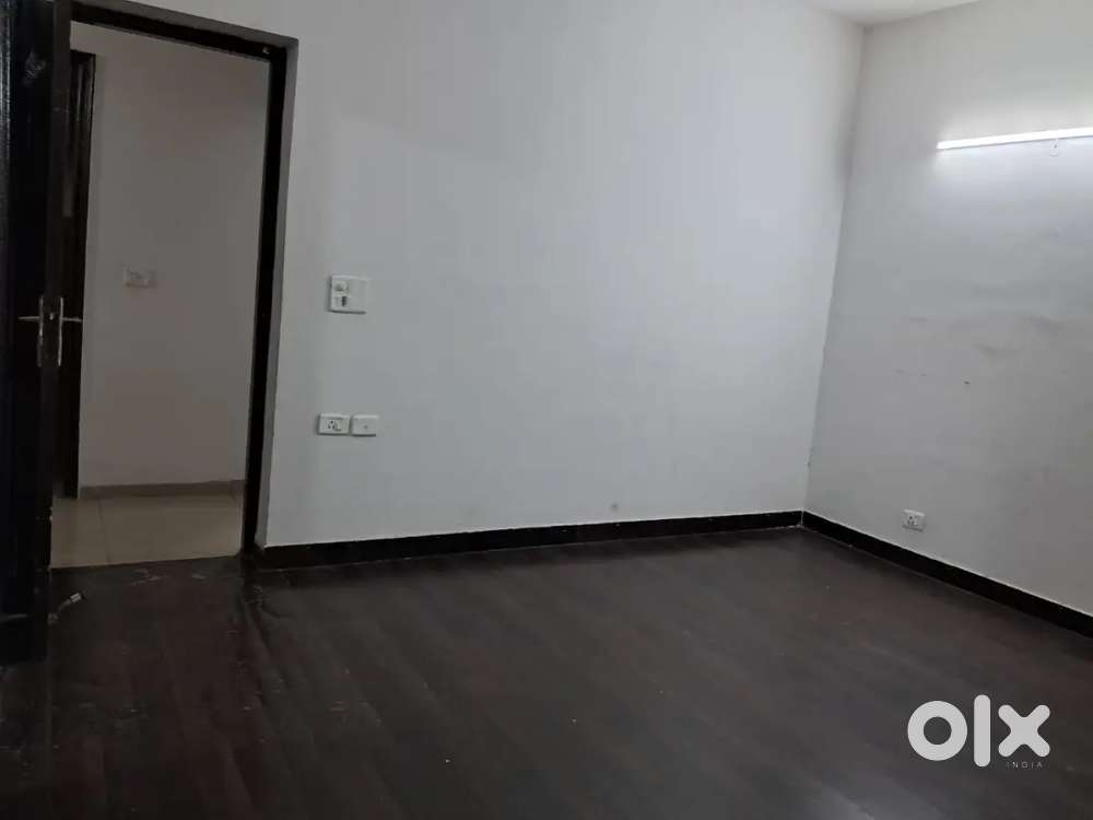 2bhk semi-furnished flat available on rent in Ajnara Le Garden