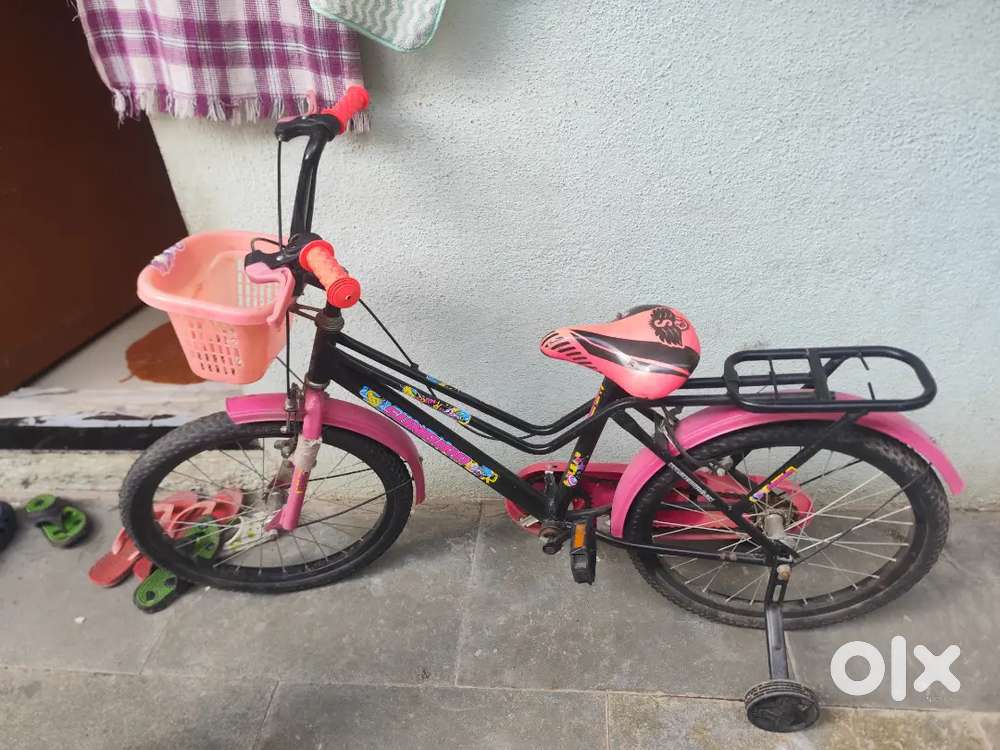 Girl cycle