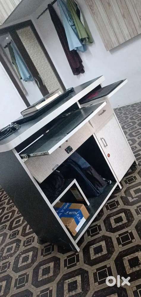 Computer laptop study table