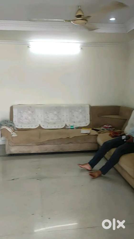 Deluxe independent spacious penthouse with office front top gardens