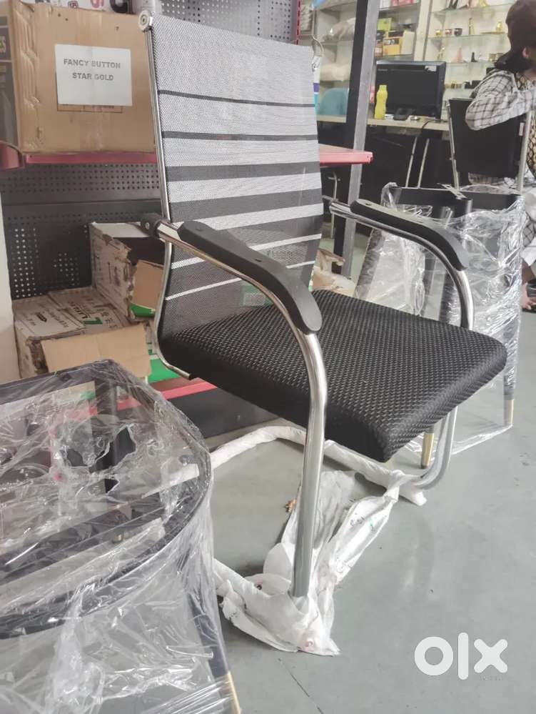 Stylish and storng staff or visitor chair