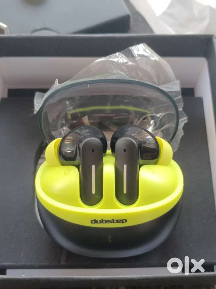 Wireless bluetooth earbuds