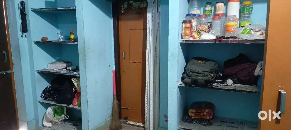 Need a disent roomate (student)