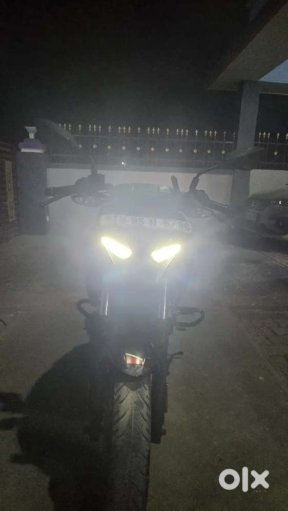 BAJAJ PULSAR N160 (2022 oct)
