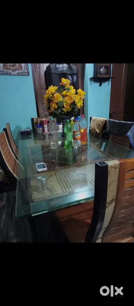 Six sitter Dinning table