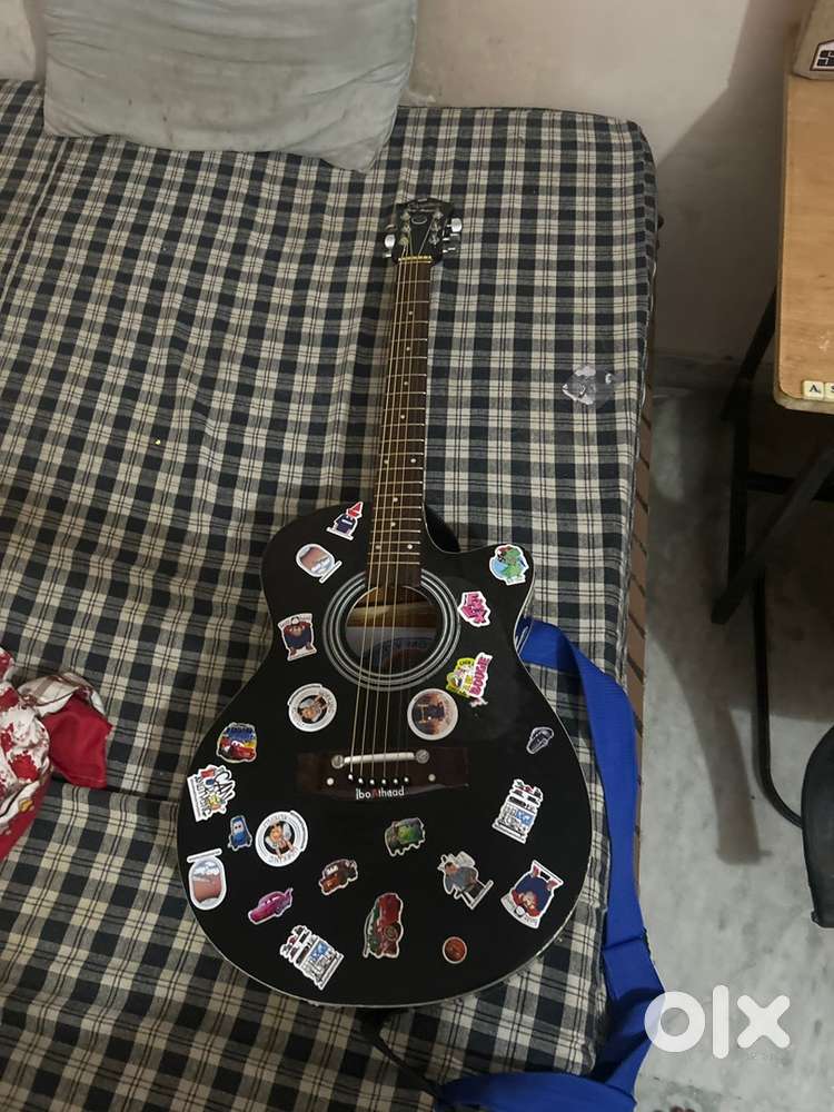 Guitar acoustic