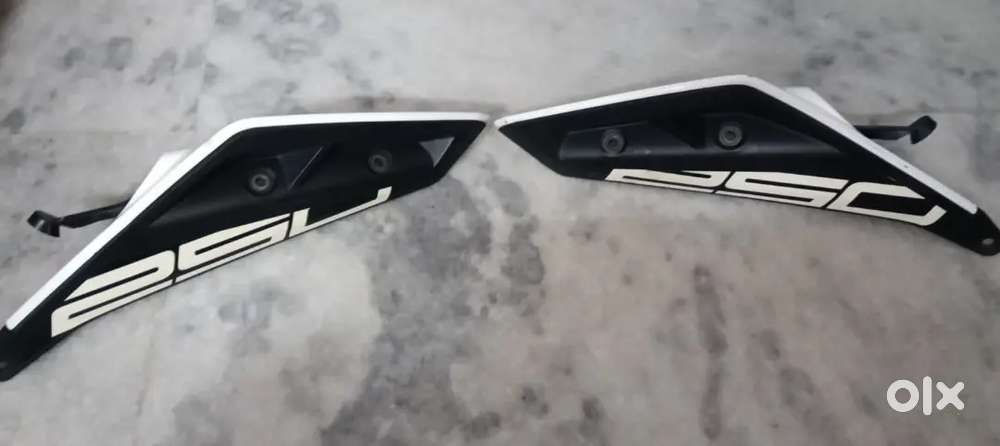 Duke 250 tail panel right left for sale urgent