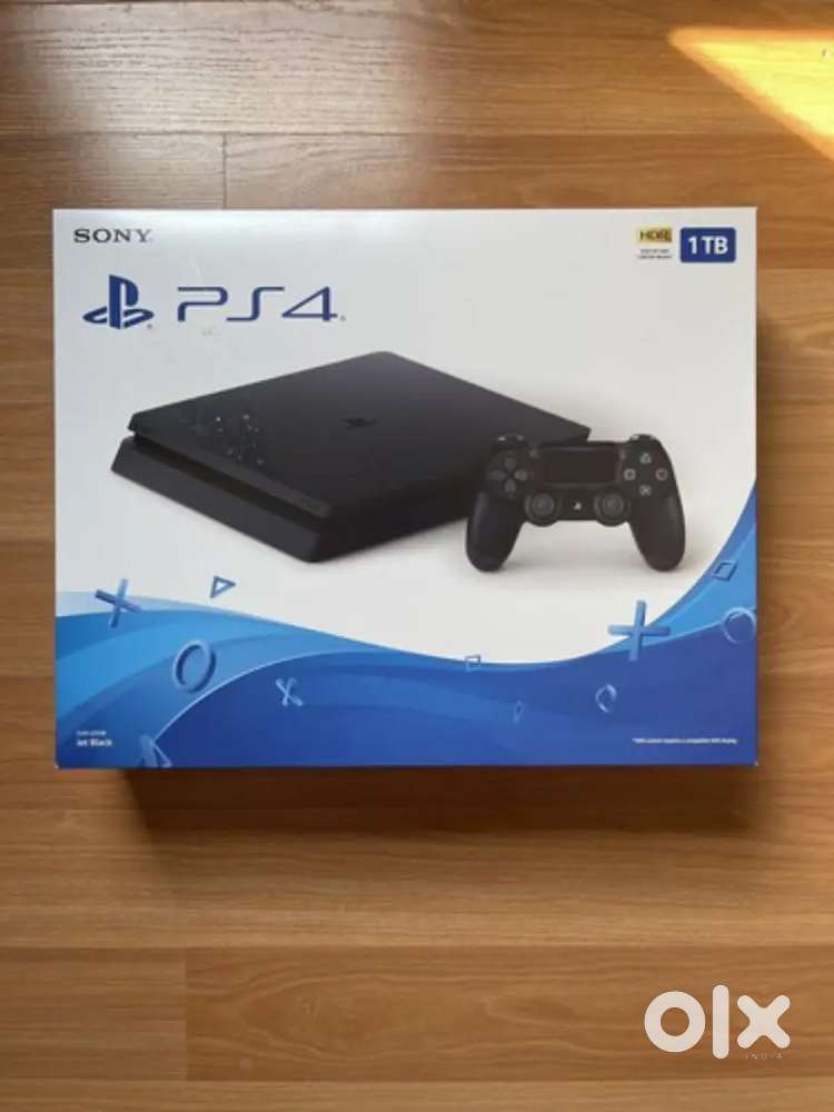 PS4 slim with game