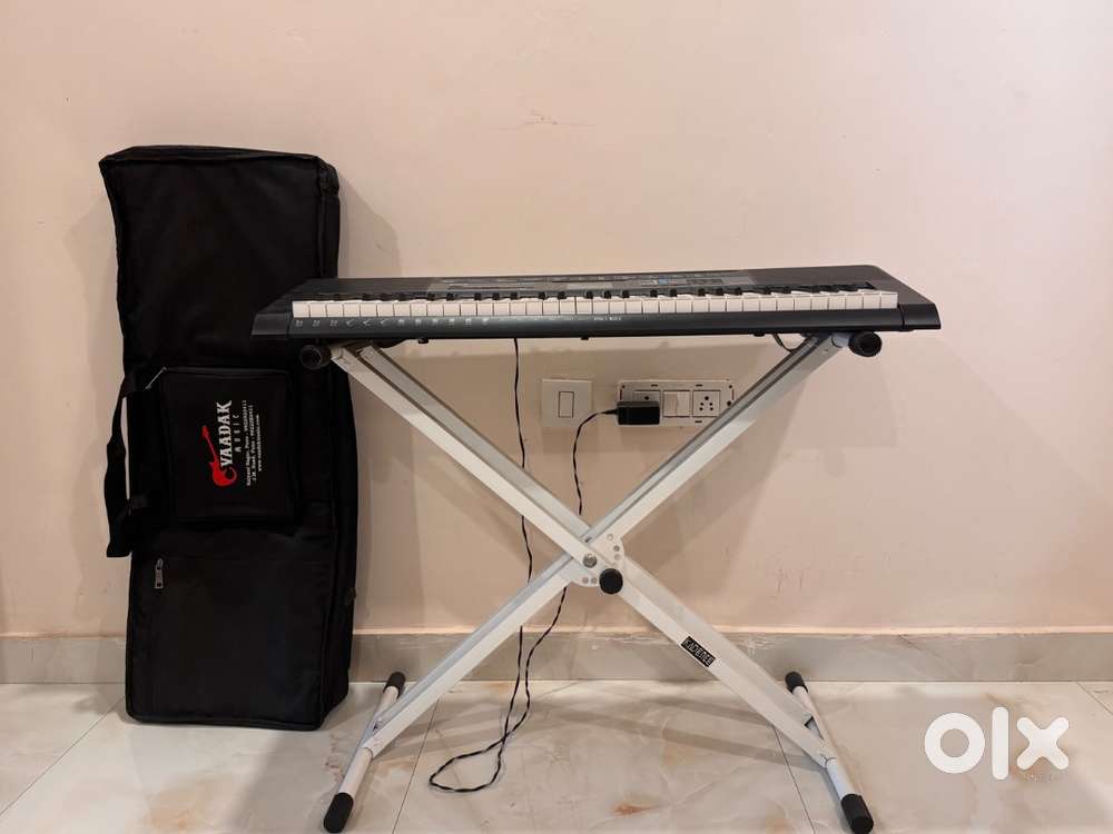Casio 61 keyboard with bag and stand