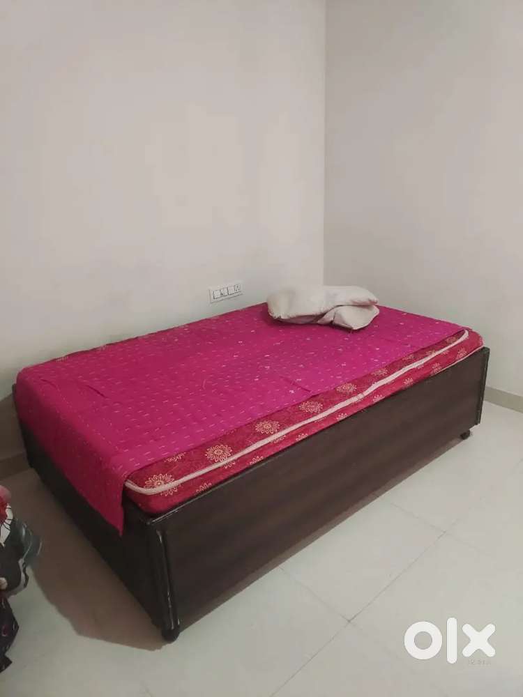 One room let- bath ,only for girls or husband wife,light Pani included