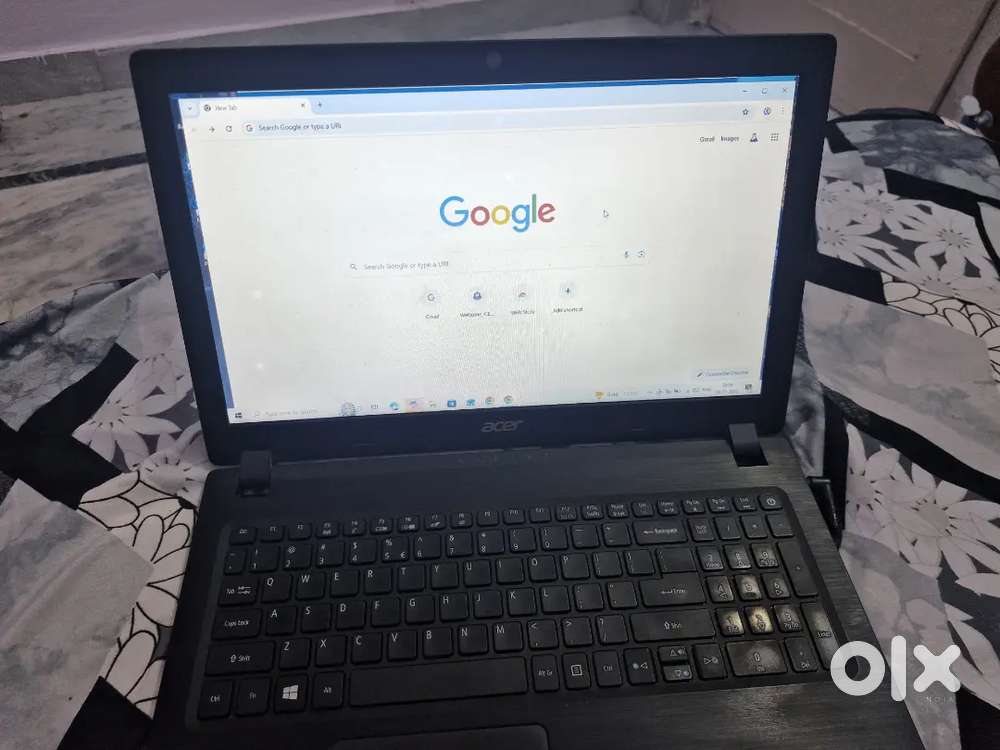 ACER LAPTOP. 4GB RAM, 1000GB HARD DISK, intel i3