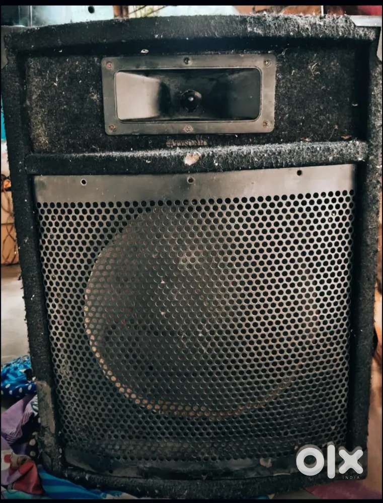 12 inch speaker box or 8 inch speaker box two