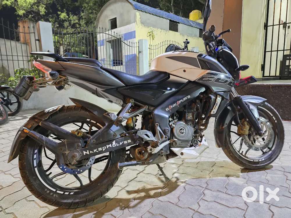 Bajaj Ns200