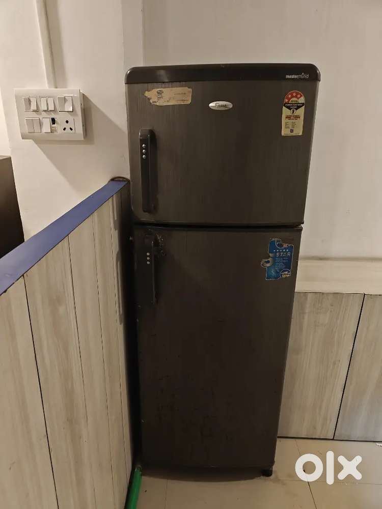 Double door refrigerator
