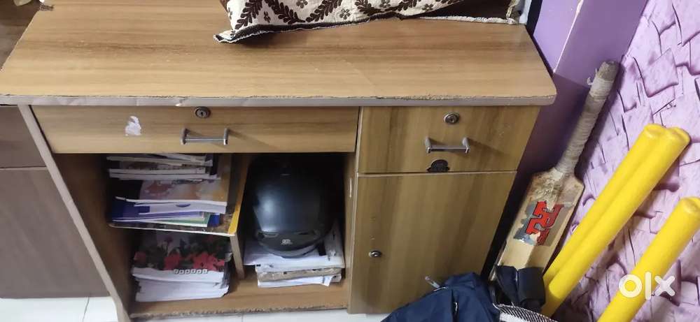 Computer table