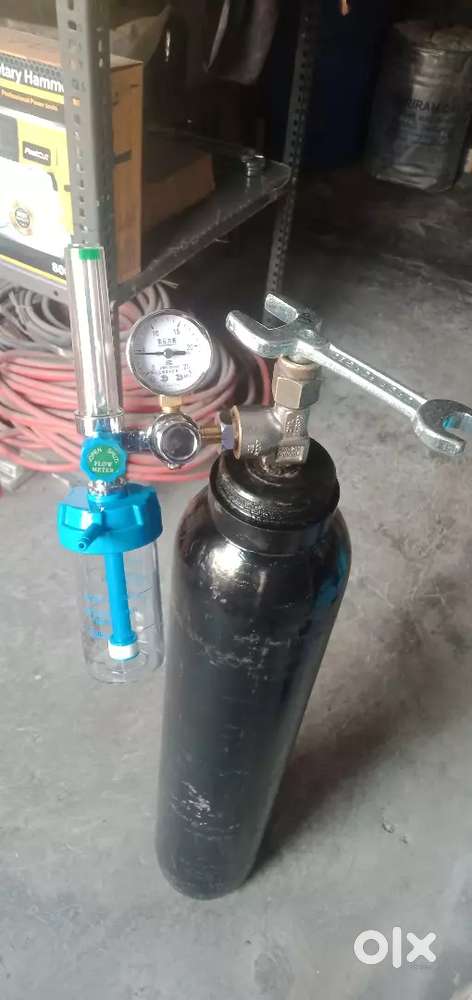 Oxygen cylinder