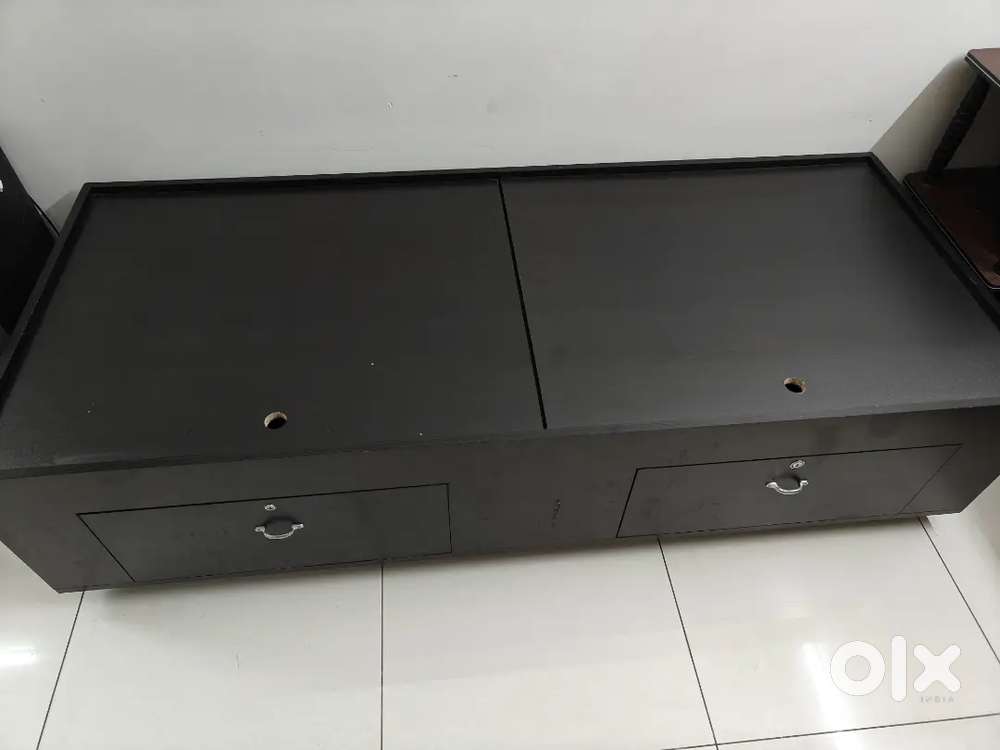 Diwan with storage