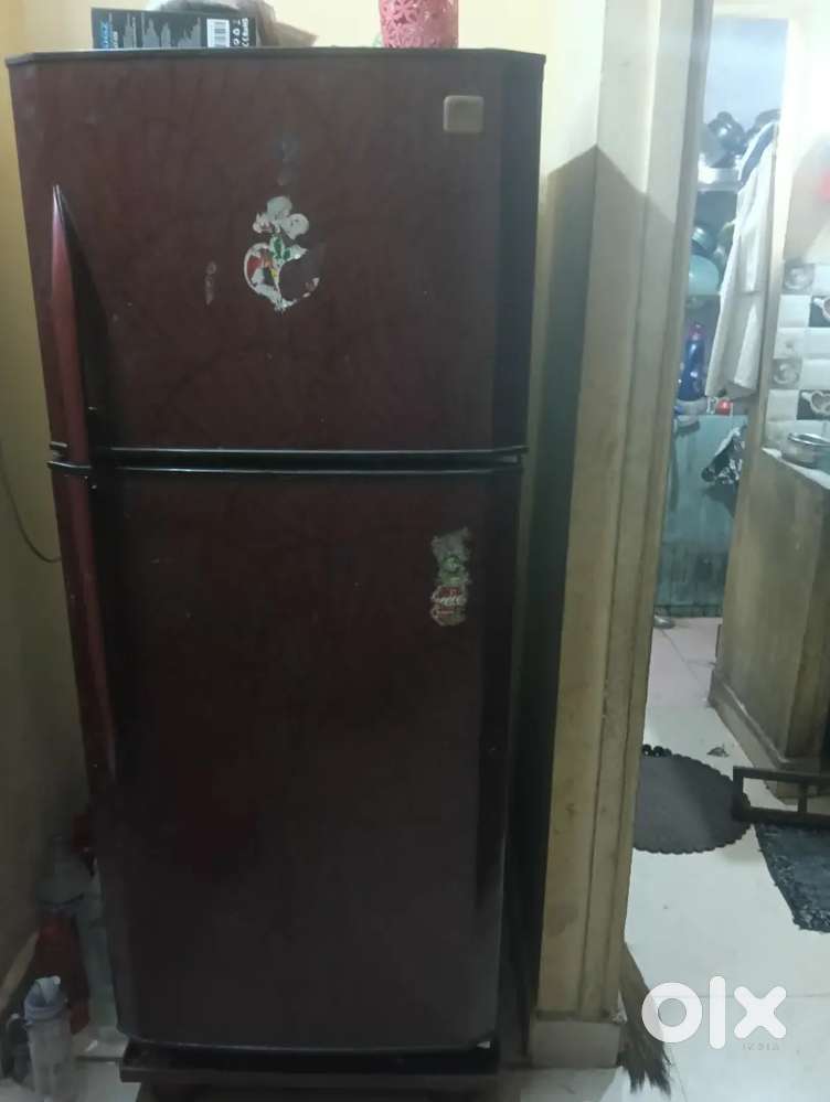 Gojery double door 290 le 5 years old good condition