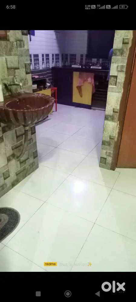 3bhk flat 2 roommate needed