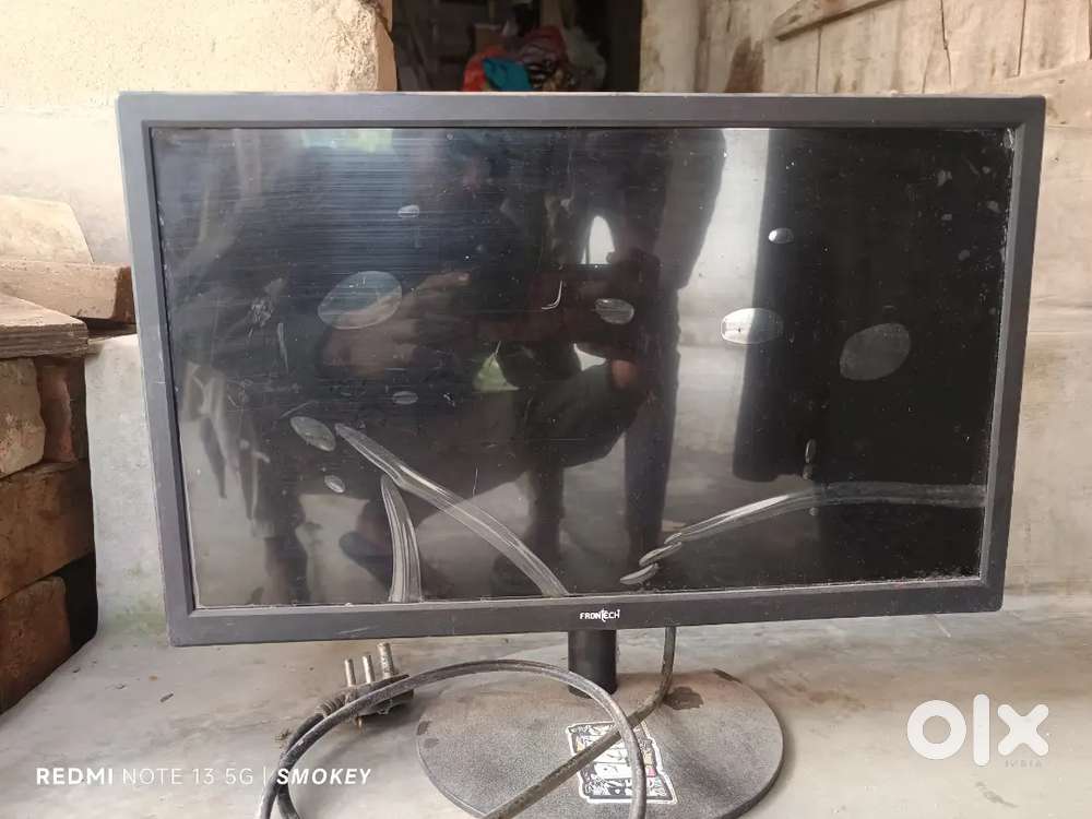 (24 inches) FRONTECH MONITOR with papers ( new buying prince 52000rs )
