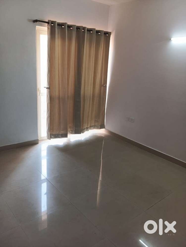 A beautiful floor is for rent in sec-8 in Rs.7,000/- only.