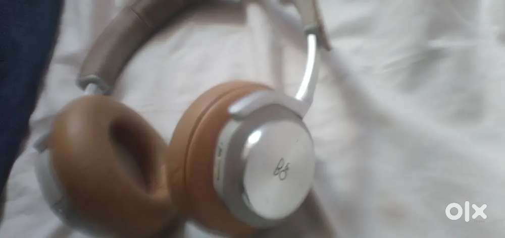 I'm selling luxury headphones from B&O
