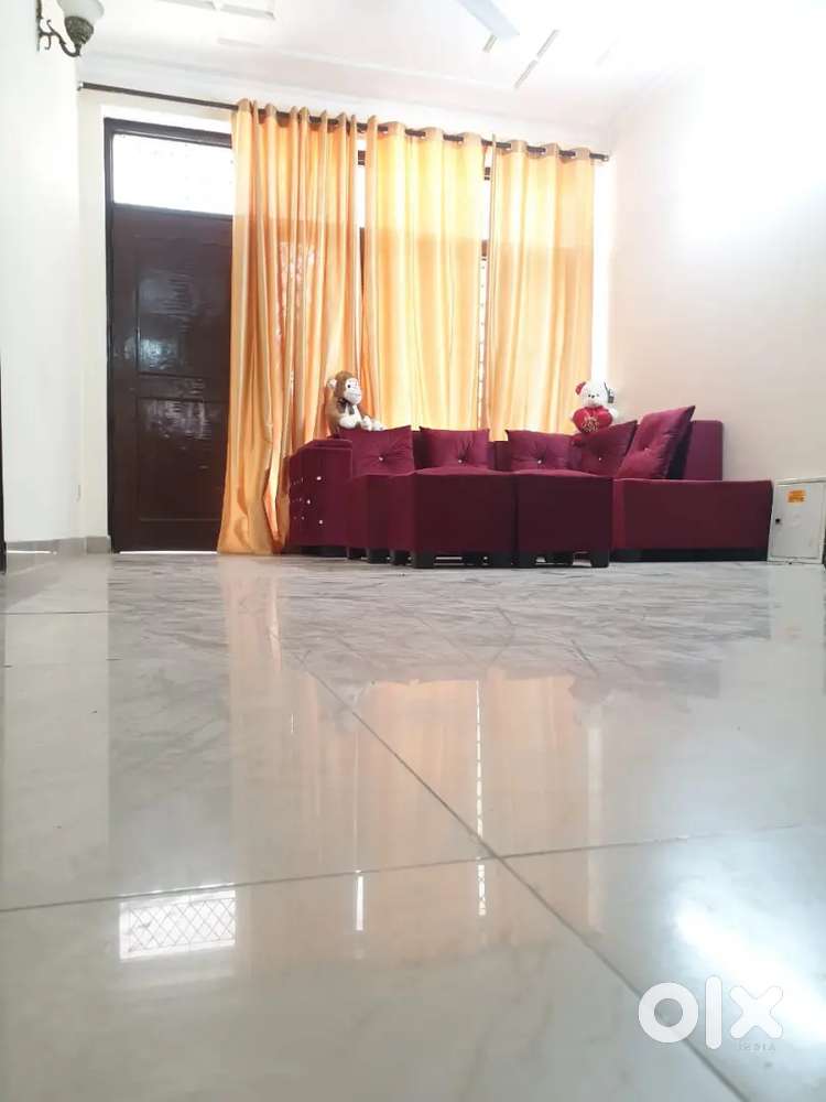 Available 4 bhk furnished floor