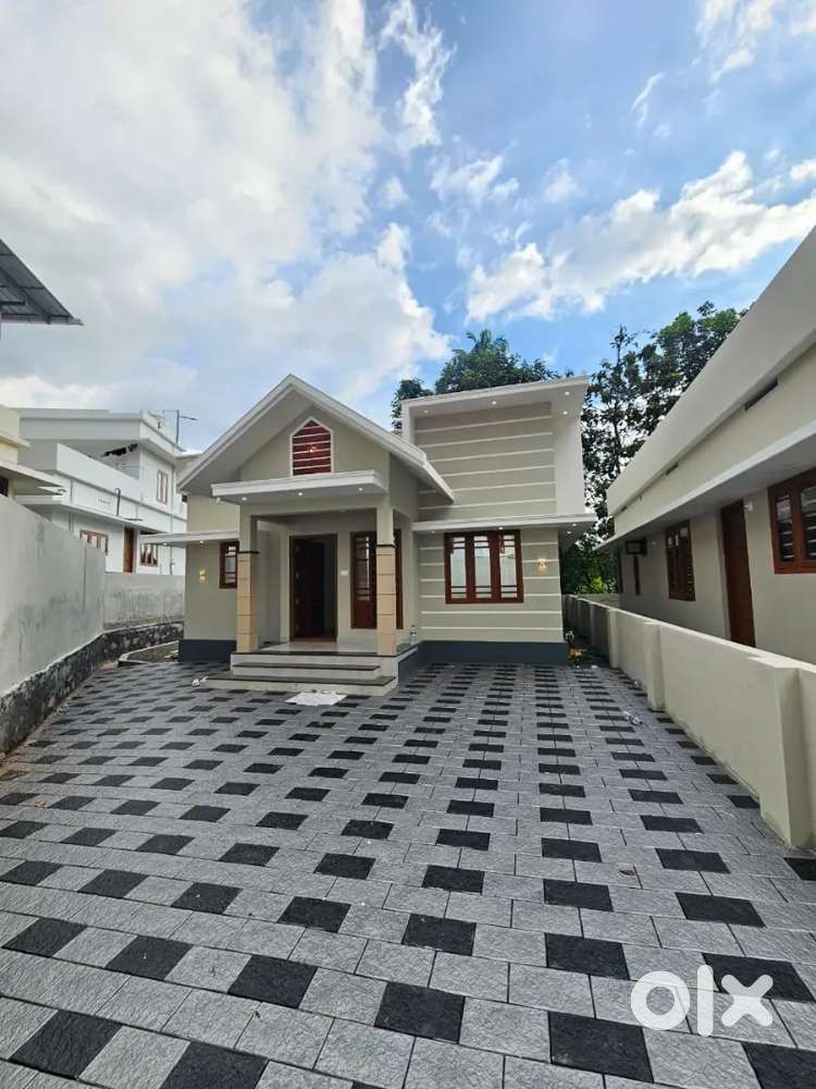 BUDGET FRIENDLY 3BHK VILLA FOR SALE IN PERUMBAVOOR  VALAYANCHIRANGARA