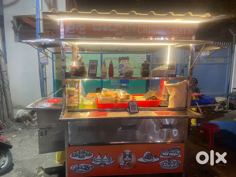 Food cart with full equipment