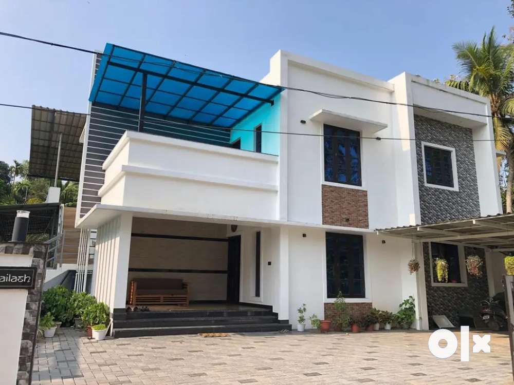 2750SQFT 4BHK HOUSE ON 8.525 CENTS LAND FOR SALE IN UDAYAMPEROOR