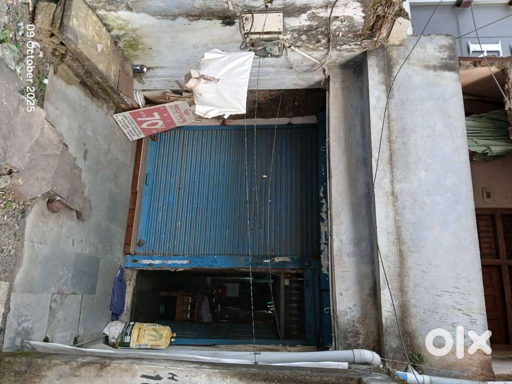 Road facing House - 3 floors - each Floor area 400 sq ft