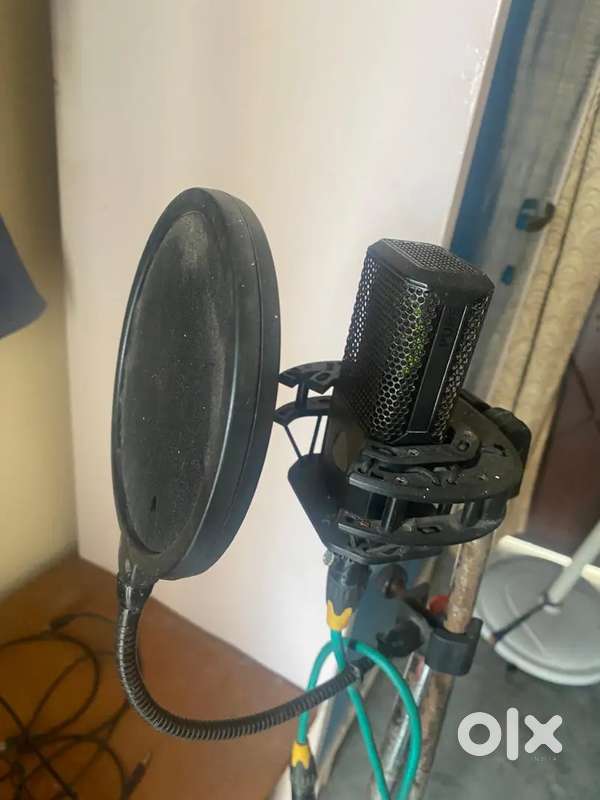 Lewitt 440 microphone with focusrite scarlett 2i2 , Akg k72 headphone