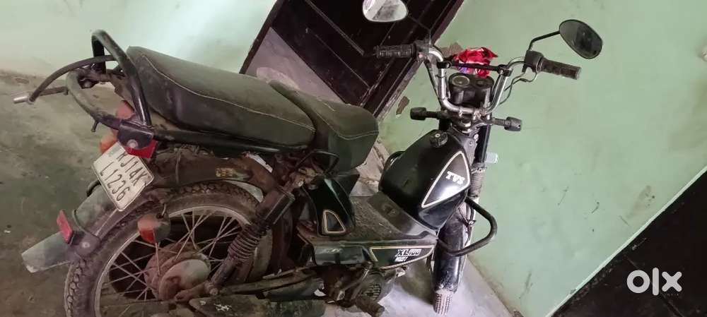 Gadi me koi kmi nhi h ek hat chali hui h