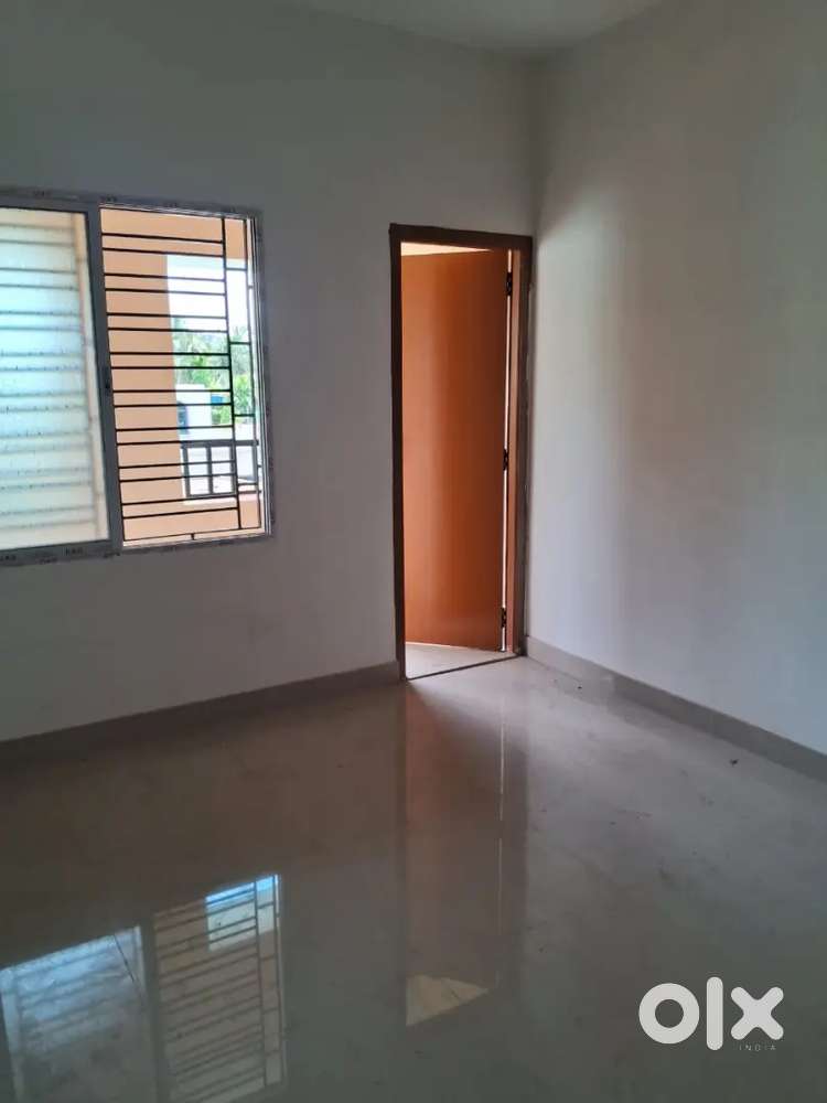 In prime location Sodepur 2 BHK ready to move flat at low price