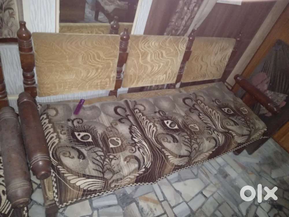 Sofa, 5 seater with Center table