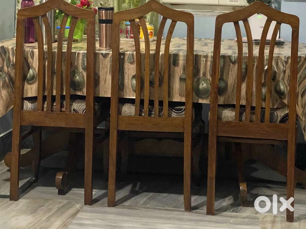 Dining table with 6 chairs