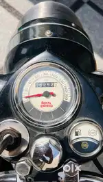 Classic 350 brand new condition with paid vip number