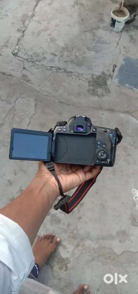 Canon 77d  full kit with dual battries