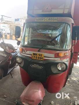 Bajaj maxima tempo