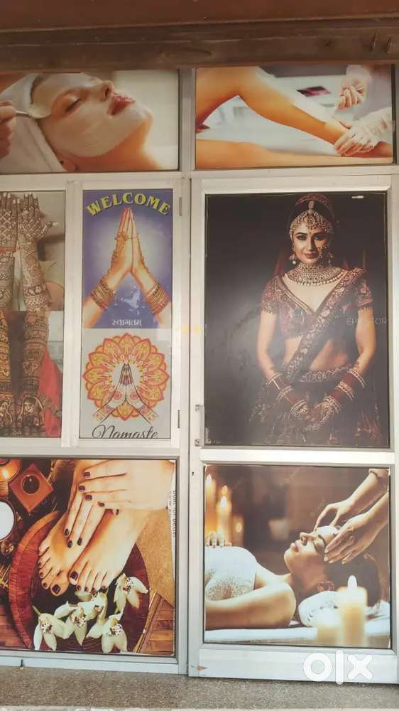 4 years old runing beauty parlour, best location